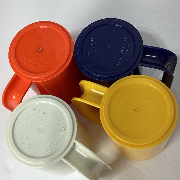 Ingrid LTD Chicago Plate Cup Party Pack Set Vintage Plastic Party Picnic Ware - Picture 12 of 16